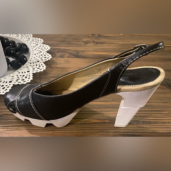 Like Smug by Prophecy sling back heels modern minimalist - Picture 6 of 9